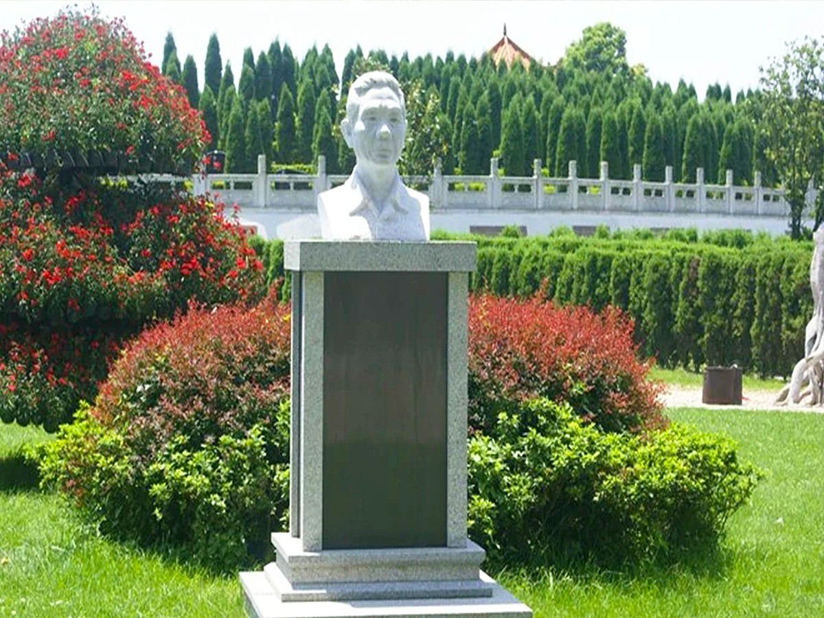 墓区雕像